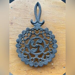 Vintage 1952 J.Z.H. Cast Iron Trivet – Teardrop Heart Design - John Zimmerman